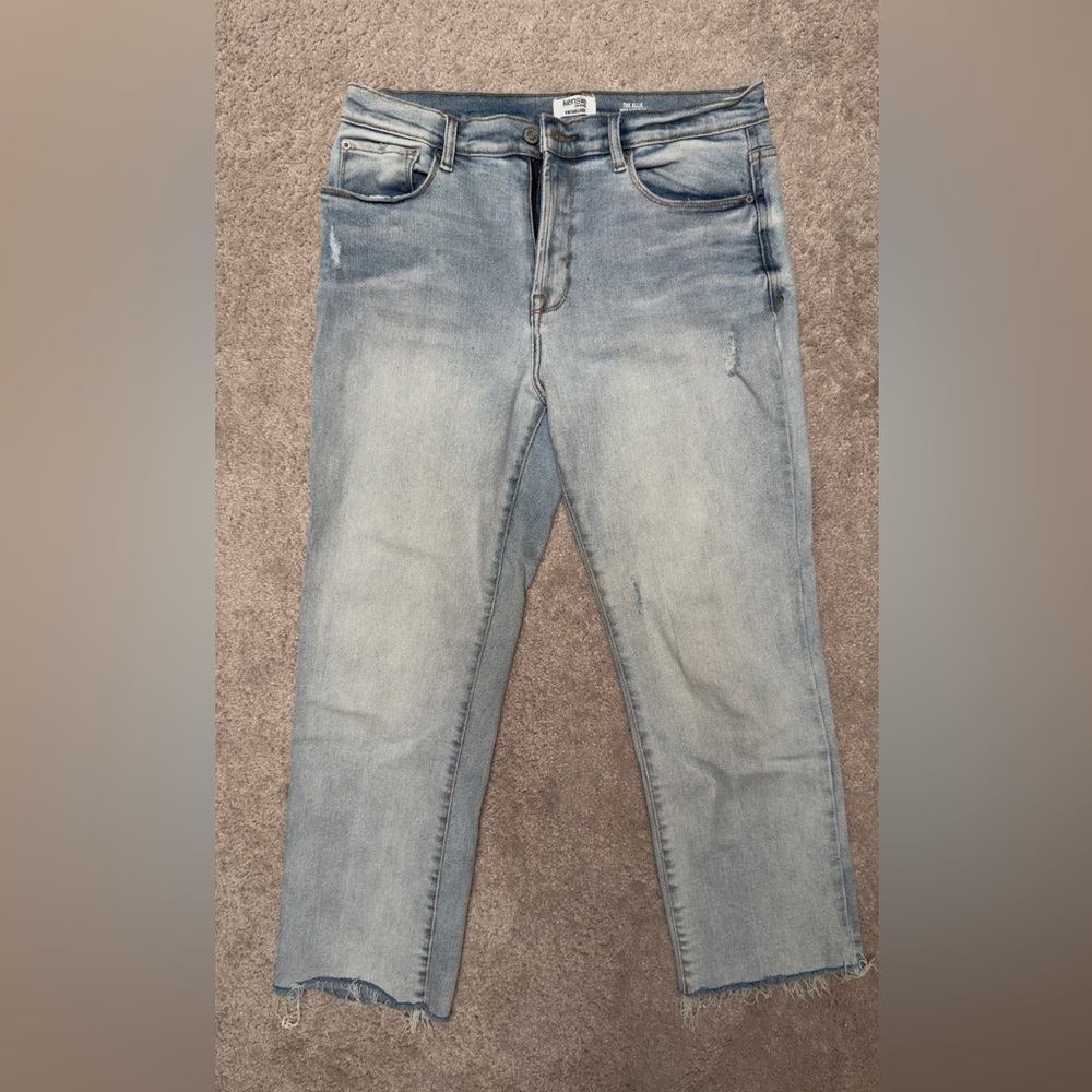 Kensie Faded Blue Cropped Jeans